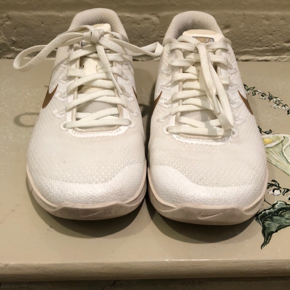 White and gold Nike Metcon sneaker π€ππππ€ - Picture 7 of 8